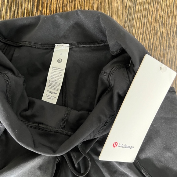 Lululemon riding shorts 6 inch with pockets - Picture 2 of 4